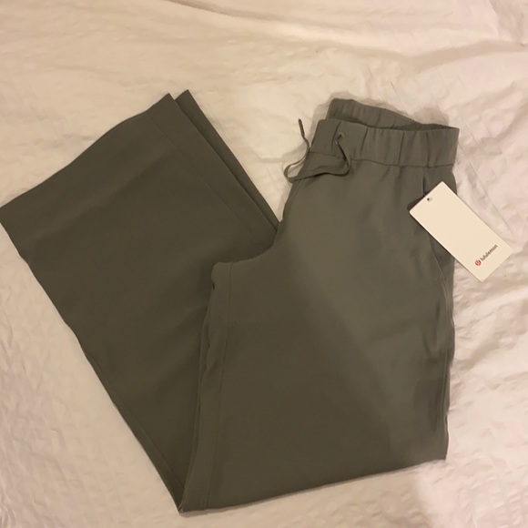 Lululemon on the fly wide leg pants